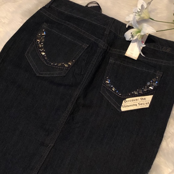 Classic Denim Skirt - Picture 5 of 8